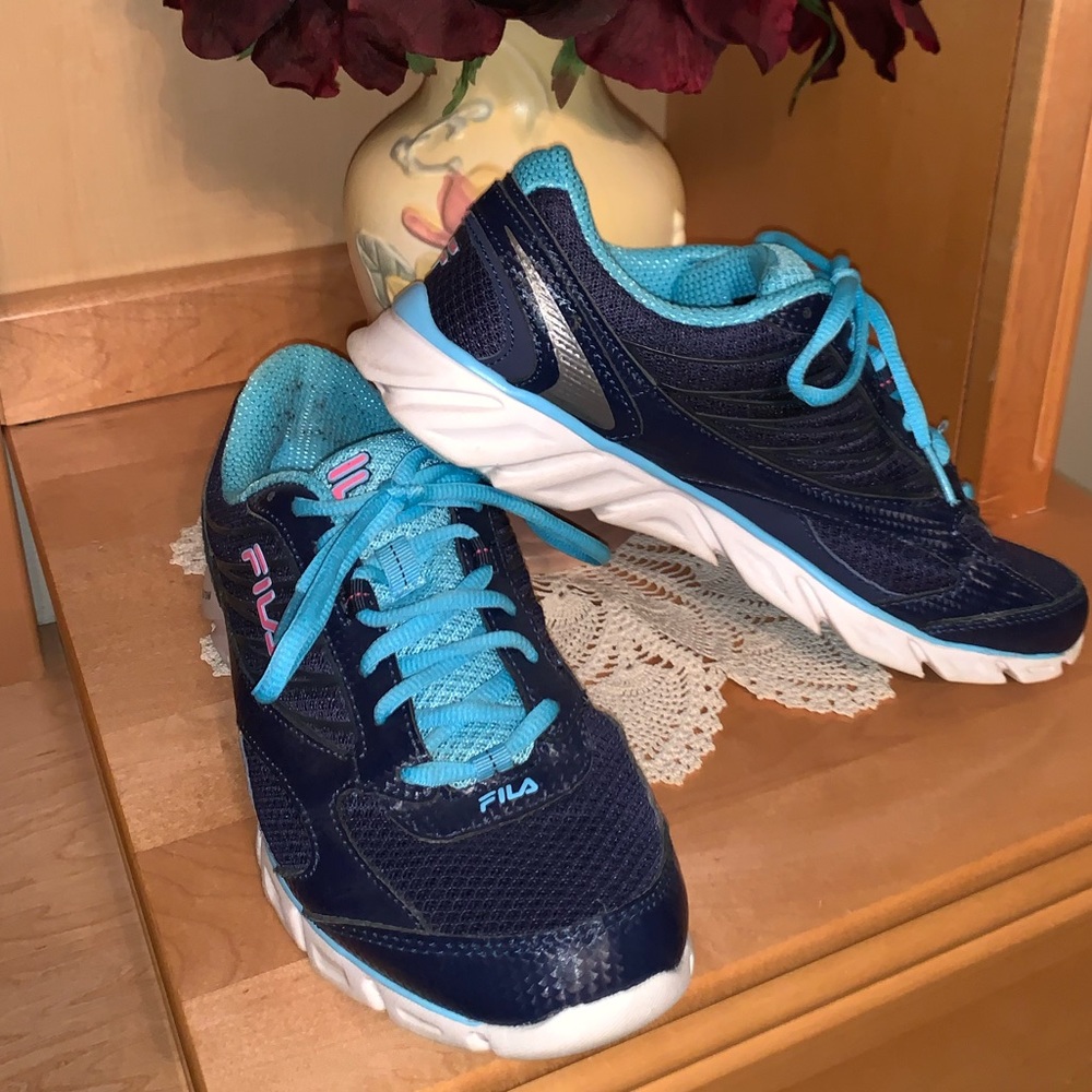 Fila tennis shoes 8 1/2
